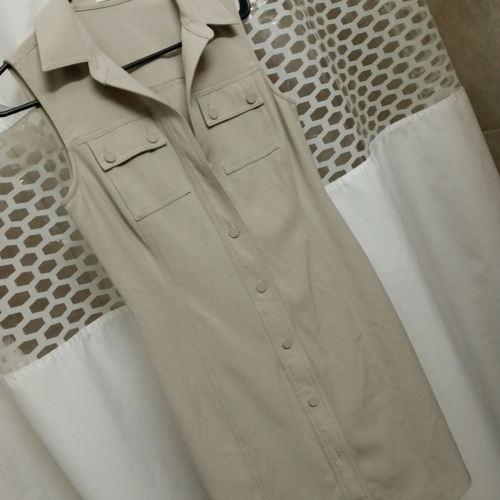 Great Calvin Klein sleeveless khaki shirt dress!